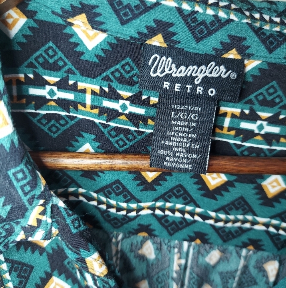 EUC Wrangler Retro Western Aztec Top - Picture 6 of 6